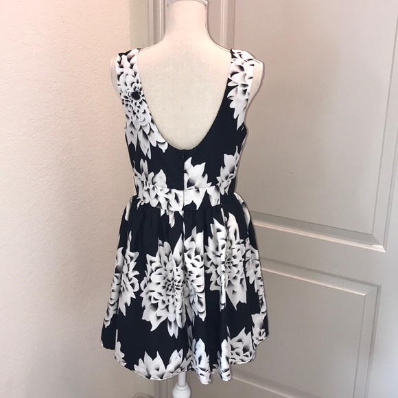 💫Harper Fit & Flare Dress - Picture 3 of 6